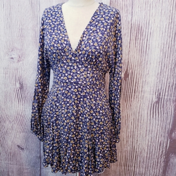 ZARA Long-sleeved Floral V-Neck Mini Dress - Picture 2 of 9